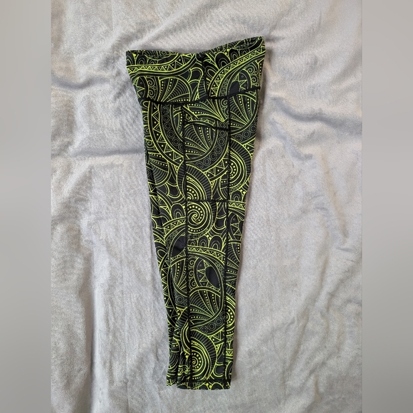 CVG | Capri Leggings | Neon Zenergy | XS - Picture 7 of 8